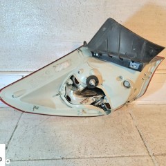 Lampa tylna prawa Opel astra J HB cała