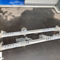 DACIA DUSTER 1 I , 2 II NOWE ORYGINALNE STOPNIE BOCZNE ORUROWANIE rury SPOILERY SCHODKI  LISTWY PROGOWE NAKŁADKI NA PROGI