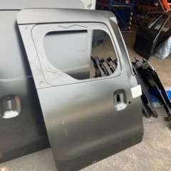 DACIA DOKKER NOWE ORYGINALNE BOCZNE DRZWI LEWE PRZESUWNE SUWANE TYLNE