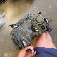 DACIA DUSTER 2 II lift LAMPA PRZEDNIA PRAWA REFLEKTOR PRAWY PRZÓD przedni 260101613R  260108550R Wwa