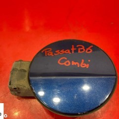 VW Passat B6 kombi klapka wlewu paliwa