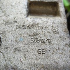 VOLKSWAGEN I ŁAPA SILNIKA 045199207