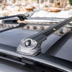 Bagażnik bazowy dachowy na relingi Turtle Air zamykany aerodynamiczny