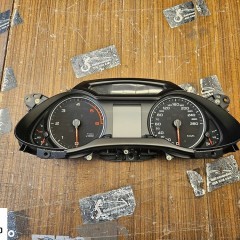 Licznik 8K0920930D Zegary Wskazniki Wyswietlacz Diesel EUROPA AUDI A4 B8