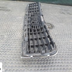 Atrapka 8E0853651F Atrapa Gril Maski Chrom Ramka Emblemat Znaczek Audi A4 B6