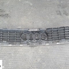 Atrapka 8E0853651F Atrapa Gril Maski Chrom Ramka Emblemat Znaczek Audi A4 B6