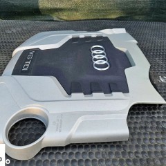 Oslona 059103925AQ Pokrywa Silnika Na silnik Górna Emblemat 2.7 3.0 TDI V6 Audi A4 B8 A5 Q5