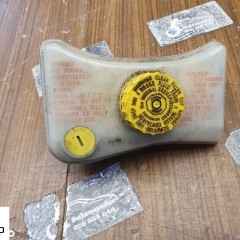 Zbiorniczek 8E0611301E Wyrownawczy Płynu Hamulcowego Korek Audi A4 B6 B7 VW