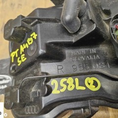 Wklad Lampa Lampy Oprawa Zarowki Mocowanie Tyl Prawy Tylne AUDI A4 B7 Sedan