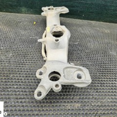 Łapa Wspornik 8E0399263R Poduszka Podpora Belka Skrzyni Skrzynia Biegów Audi A4 B6 B7