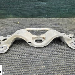 Łapa Wspornik 8E0399263R Poduszka Podpora Belka Skrzyni Skrzynia Biegów Audi A4 B6 B7