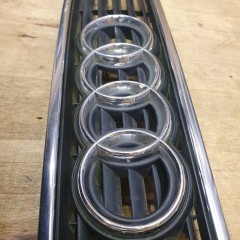 Atrapa Atrapka Gril 8D0853651E 8D0853651J Maski Ramka Chrom Znaczek AUDI A4 B5