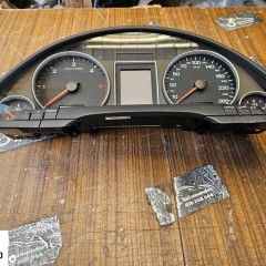 Licznik 8E0920901D 0263626090 Zegary Wskazniki Obudowa Europa 1.9 2.0 TDI Audi A4 B7