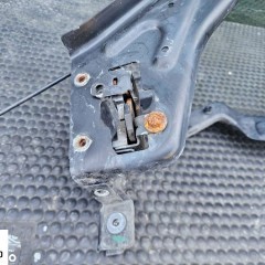 Slizg Lampy Mocowanie Uchwyt Okular Zamek Linka Przod Przedni LEWY  Mercedes W204 C-Klasa