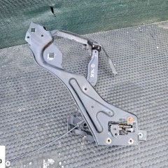 Slizg Lampy Mocowanie Uchwyt Okular Zamek Linka Przod Przedni LEWY  Mercedes W204 C-Klasa