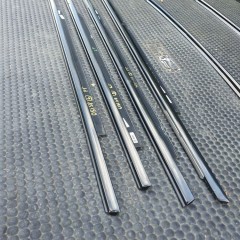 Listwa Listwy Zgarniajace Ramki Szyb Chrom Oklejone Czarne AUDI A4 B8 Sedan