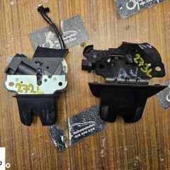 Zamek 8P4827505C 8E9827520A Klapy Bagażnika Czujnik Rygiel Bolec AUDI A3 8P A4 B7 B8 A5 8T A6