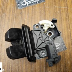 Zamek 8P4827505C 8E9827520A Klapy Bagażnika Czujnik Rygiel Bolec AUDI A3 8P A4 B7 B8 A5 8T A6