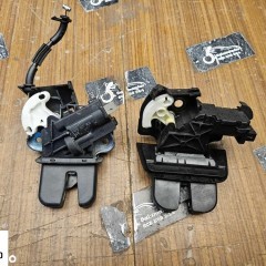 Zamek 8P4827505C 8E9827520A Klapy Bagażnika Czujnik Rygiel Bolec AUDI A3 8P A4 B7 B8 A5 8T A6