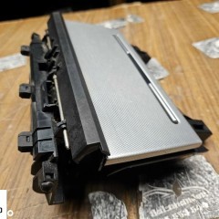 Popielniczka 2 DIN 8E0857951J 03S Klapka Wklad Carbon Srebrna Rybia Luska Audi A4 B6 B7