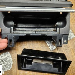 Popielniczka 2 DIN 8E0857951J 03S Klapka Wklad Carbon Srebrna Rybia Luska Audi A4 B6 B7