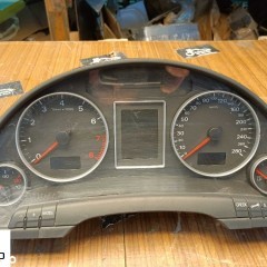 Licznik 8E0920901E Zegary Wskazniki Obudowa Europa 2.0 3.2 TFS FSI Audi A4 B7