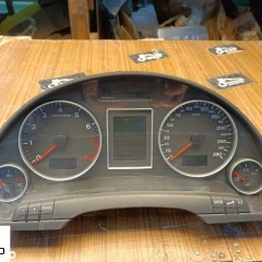 Licznik 8E0920901E Zegary Wskazniki Obudowa Europa 2.0 3.2 TFS FSI Audi A4 B7