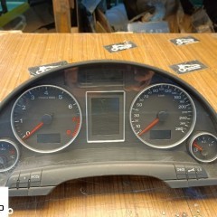 Licznik 8E0920901E Zegary Wskazniki Obudowa Europa 2.0 3.2 TFS FSI Audi A4 B7