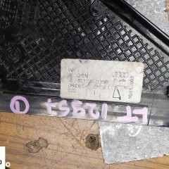 Oslona 8E5853273C 8E5853274C Oslony Trojkat Dekor Szyby Drzwi Tyl Tylne Audi A4 B6 B7 Sedan Kombi