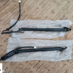 RAV4 SIŁOWNIK KLAPY 68910-42040 RAV-4 IV 2015-2018 LIFT PRAWY