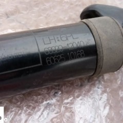 RAV4 SIŁOWNIK KLAPY 68910-42040 RAV-4 IV 2015-2018 LIFT PRAWY