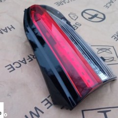 TOYOTA RAV4 V LAMPA PRAWA W KLAPA LED ORYGINAŁ