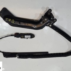 ZAWIAS ROLKA DRZWI PRZESUWNYCH TYŁ PRAWY VOYAGER IV 05r