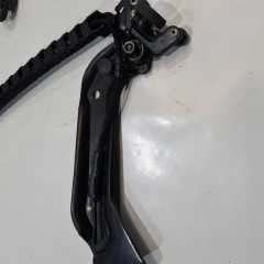 ZAWIAS ROLKA DRZWI PRZESUWNYCH TYŁ PRAWY VOYAGER IV 05r