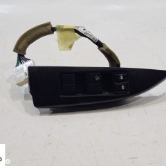 PRZEŁĄCZNIK PANEL SZYB PRZÓD LEWY LEGACY V 09-14r