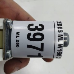 MERCEDES ML W166 SILNICZEK SZYB PRAWY TYŁ