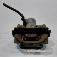 ZACISK HAMULCOWY TYŁ PRAWY TOYOTA VERSO 1.6 D 13-18r D4D