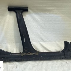 słupek próg prawy BMW X1 E84 09-