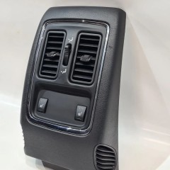 KRATKA PANEL NAWIEWU TYŁ GRAND CHEROKEE WK2 11r
