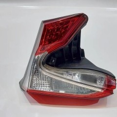LAMPA W KLAPĘ PRAWY TYŁ TOYOTA CHR 81580-F4010-00