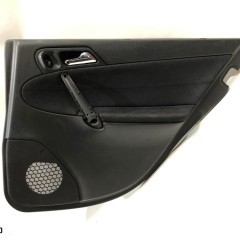 MERCEDES W203 BOCZEK DRZWI TAPICERKA PRAWY TYŁ