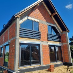 Balustrady ze stali nierdzewnej, malowanej