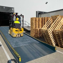 Rampa dokowa najazdowa przeładunkowa wjazd magazyn POLSKA PRODUKCJA