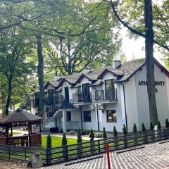Domki , pokoje , apartenty . Wypocznij nad jeziorem z Apartamentami Orla .