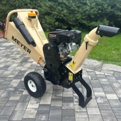 Rozdrabniacz rębak spalinowy do gałęzi Meyer R10SL