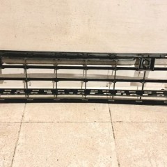 VW Golf VIII środkowa kratka zderzaka przód 5H0853677F