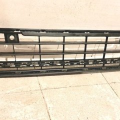 VW Golf VIII środkowa kratka zderzaka przód 5H0853677F